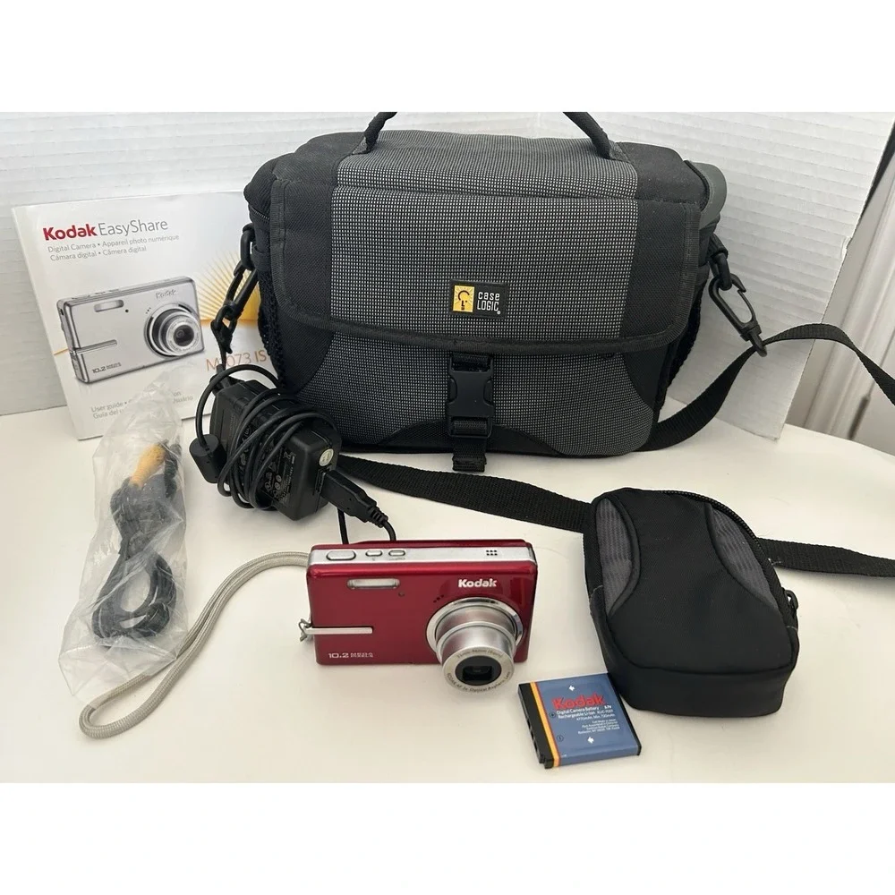 Kodak M1073 10.2mp Digital Camera w/ 2 Batteries, Charger two cases, booklet G55